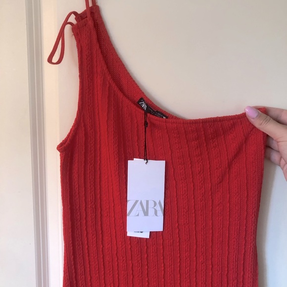 Red one shoulder dress from Zara - Picture 5 of 6